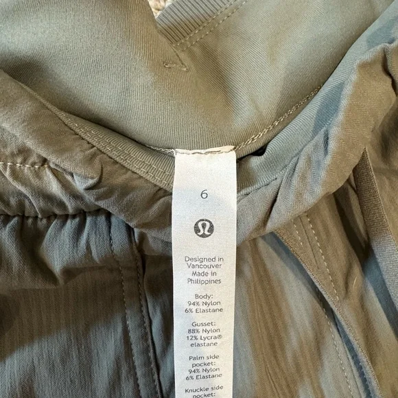 Women’s Lululemon Olive Green Casual Capris - Picture 4 of 5
